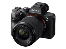   Sony Alpha 7 III + 28-70mm f/3.5-5.6 OSS II Kit + ajándék táska és állvány