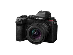 Panasonic Lumix S5D + S 18-40 mm f/4.5–6.3 kit