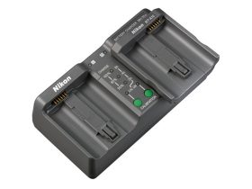   Nikon MH-26A akkumulátortöltő BT-A10 adapterrel (EN-EL18a)