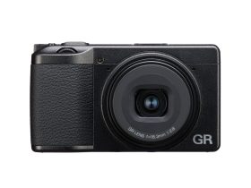   Ricoh GR III HDF professzionális kompakt fényképezőgép + AC Adapter