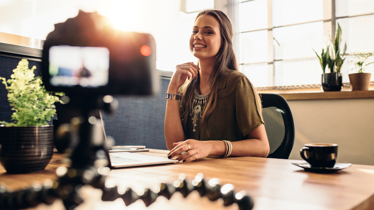 Fénykényképezőgép és kamera – ajánlatunk kezdő, tanuló, haladó fotográfusoknak, videósoknak, vagy akik egy új 2025-ben megjelent MILC fényképezőgépre szeretnének váltani: Fujifilm X-T30 III