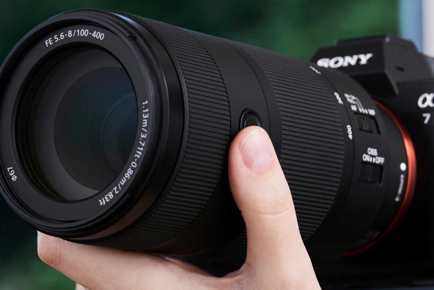 FE100-400MMF56-8OSS_Situcloseup.jpg